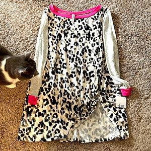 Emerald pink & white & grey snow leopard tunic NWT boutique knot front detail S